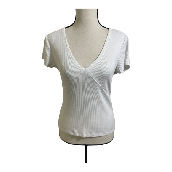 Bershka womens V-neck ribbed short sleeve top. Size Large white. - Picture 9 of 10